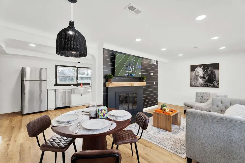 Modern 3BR Oasis in Beverly Hills | Sleeps 7 - Image 1
