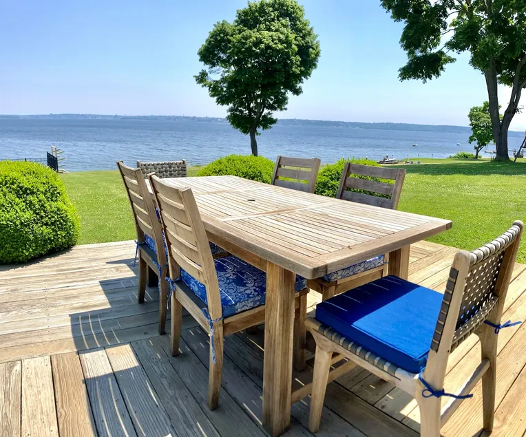 Restful escape on Mount Hope Bay - Image 1