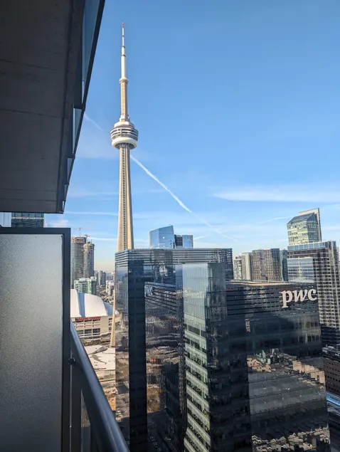 DT Toronto 1BR Condo beside Scotiabank Arena - Image 1