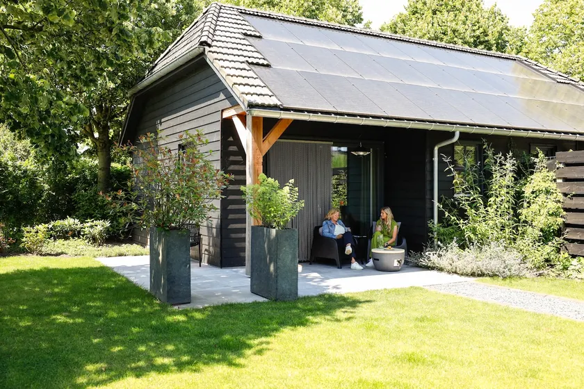 Charming luxury holiday home with a large garden. - Image 1