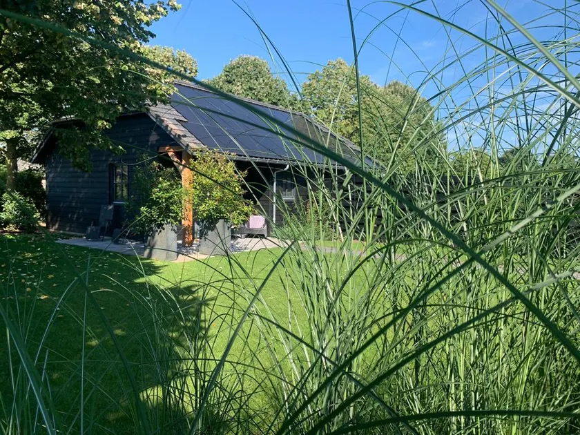 Charming luxury holiday home with a large garden. - Image 1