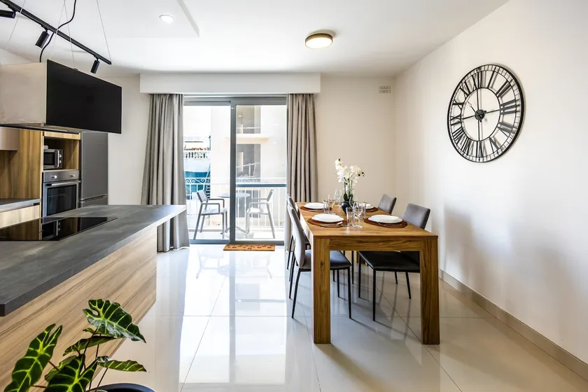 Gzira, New & Central 2 bedrm - Image 1