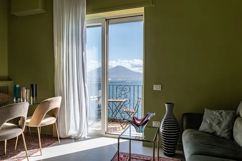 House Suspended over the Sea. America's Cup. 4 pax - Image 1