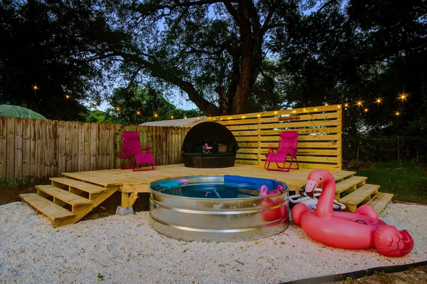 family house cowboy pool HOT TUB Yard Games - Image 1