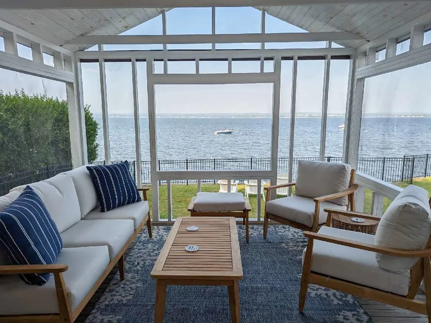 Cozy Waterfront Home In Portsmouth - Image 1