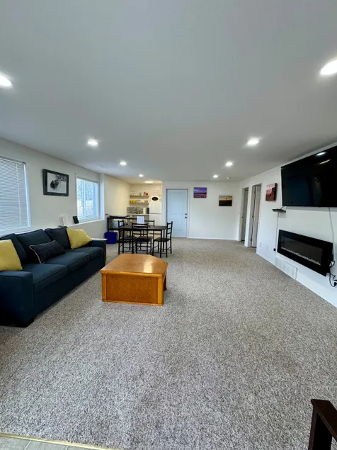 Place to Be in sunny Salmon Arm! - Image 1