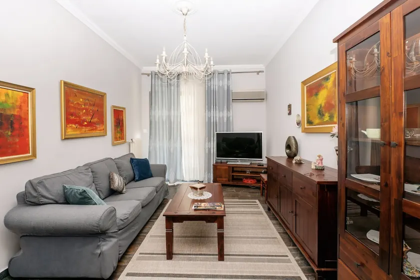 Charming & Authentic Gem ~ 5* Location ~ Balconies - Image 1