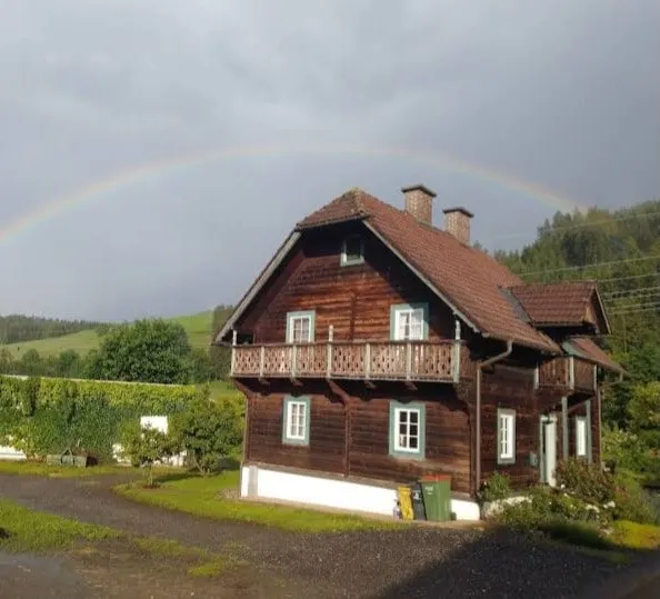 Vacation home: Great location, plenty of space and large garden - Image 1