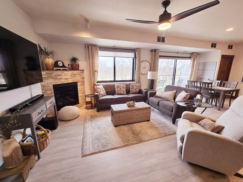 Beautiful 2 Bedroom Condo! - Image 1