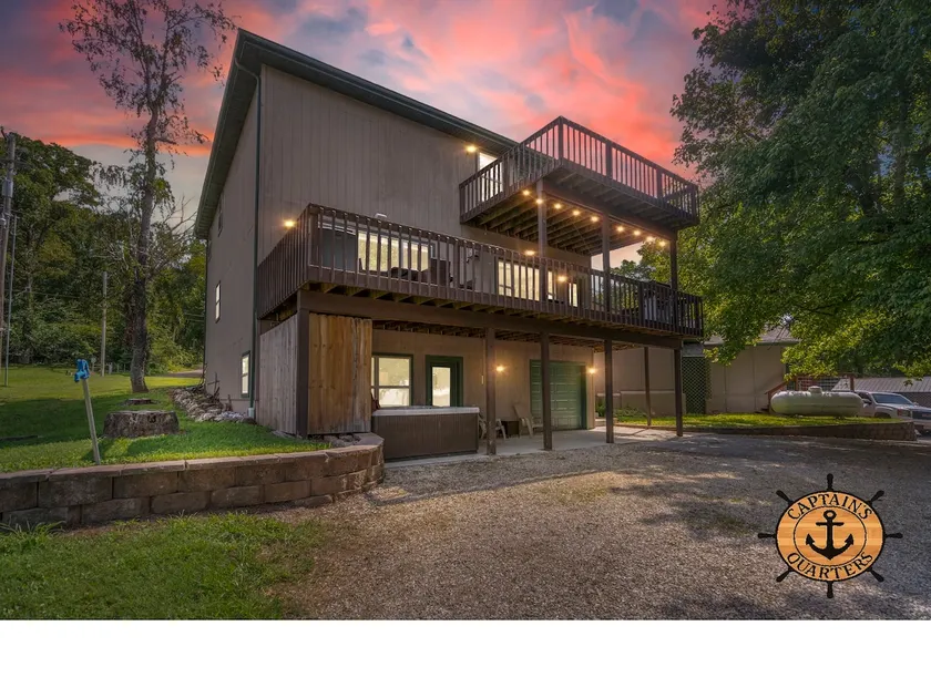 Lake House: Hot Tub, Movie Theater, Pool, Firepit - Image 1