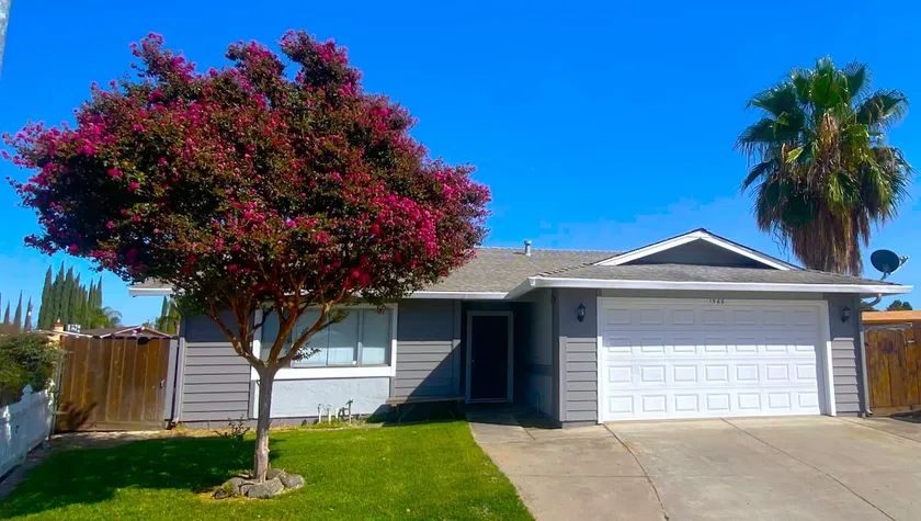 Manteca 4br home sleeps 8-CAL King beds, spacious! - Image 1