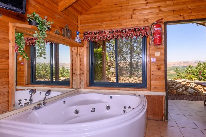 Aviv in the vineyard - a double cabin with a Jacuzzi in front of a stunning view of nature - Image 1