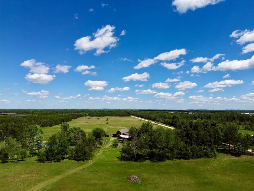 Rural Home on Farm, Firepit, 40 min to Dells - Image 1