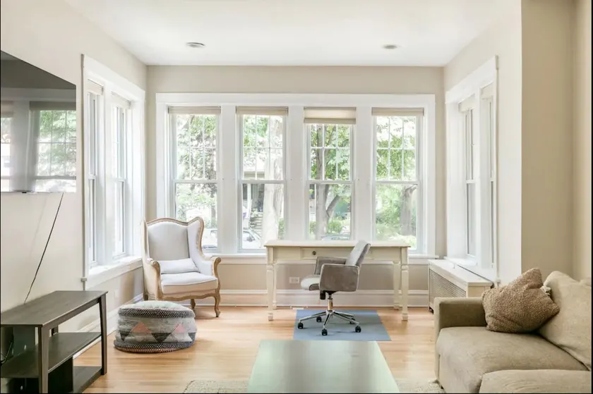 Spacious Evanston Duplex - Free Parking - Image 1