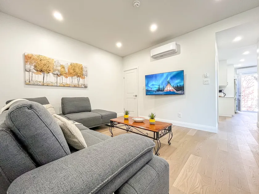 Captivating 4BR - Downtown Area MTL - Image 1