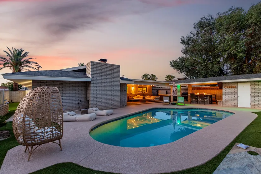 Desert Paradise: Pool, Hot Tub, Sauna & Minigolf - Image 1