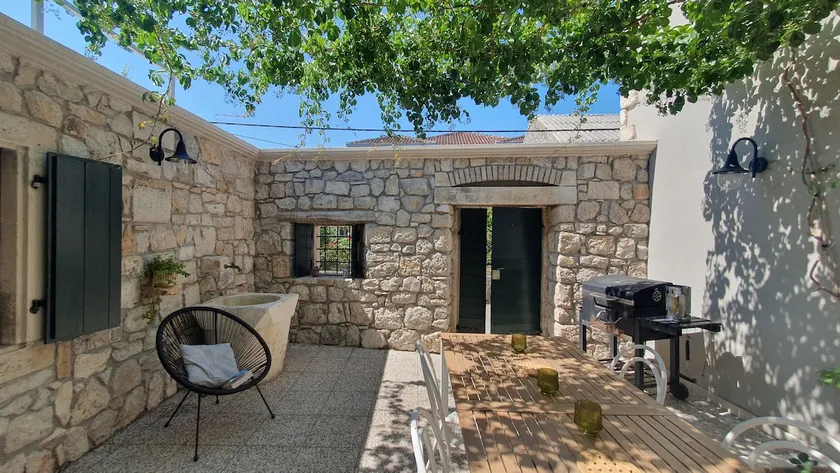 Vacation home – Dvori Vlahovici - Image 1