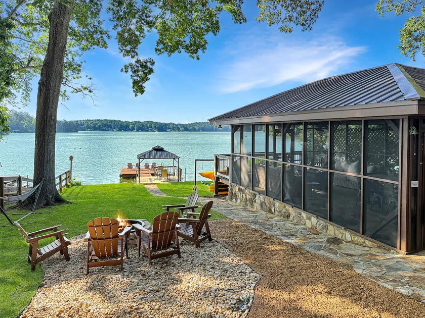 Waterfront + King Beds + Games + Kayaks - Image 1