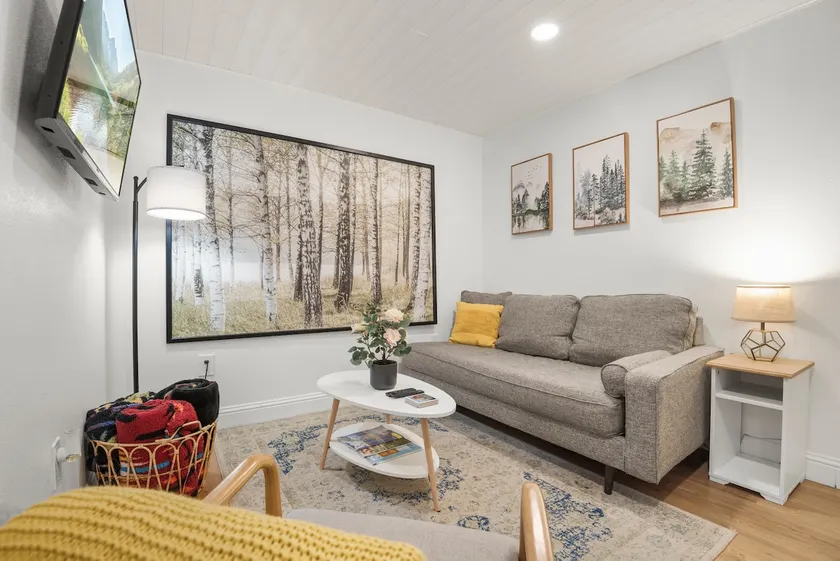 Central and comfy 2-bed in Baker - Image 1