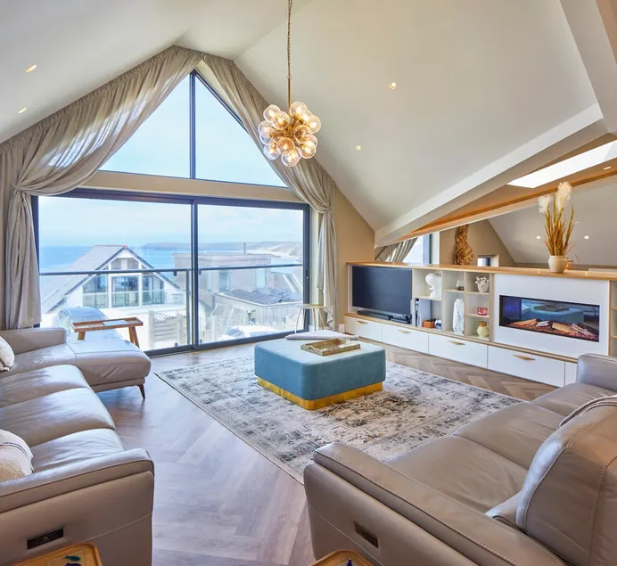 Luxury Home Near Surf Beach & Restaurants - Image 1