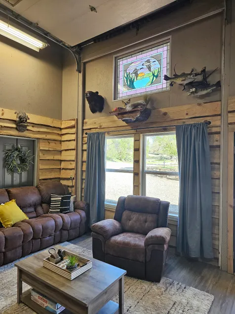 Blue Pine Lodge - Image 1