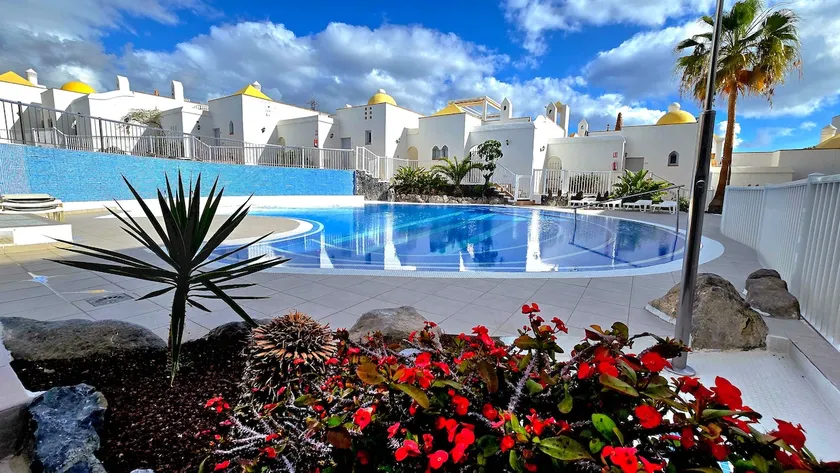 Sunny duplex with sea view of the scenic gorge - Image 1