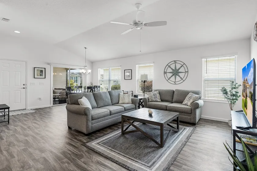 Spotless Villa Near Brownwood Sq- Lanai & King Ste - Image 1