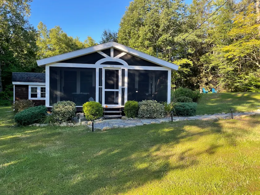 Hallmark Cottage - Image 1
