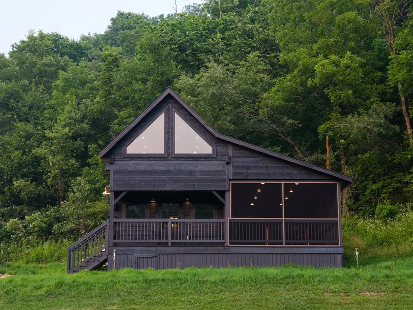 Aspenshire Cabin: A Nod to English Charm - Image 1