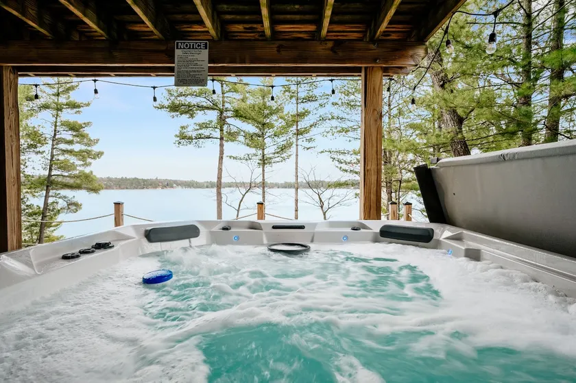 Game Room/Hot Tub/Pool Table/Lake Views! - Image 1