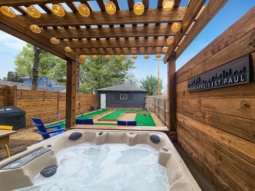 5 Min To Stadium, Hot Tub, Mini Golf, Arcade, King - Image 1