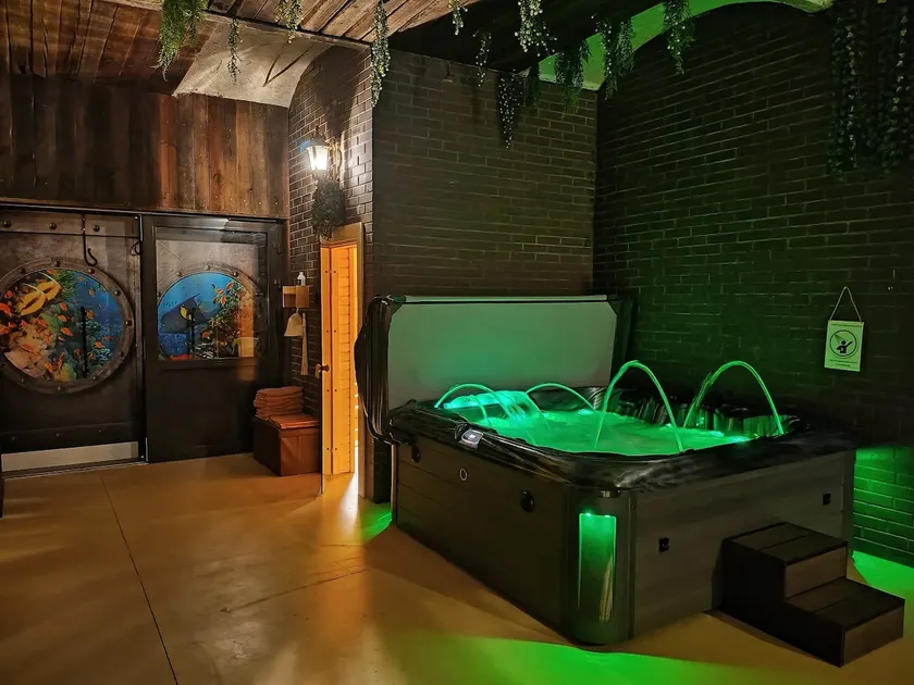 Ernests' unique townhouse with sauna, hot tub and free parking - Image 1