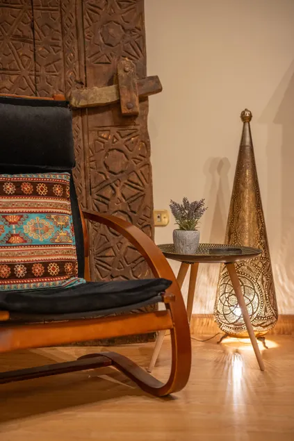 Vintage Vibrant Space ! - Image 1