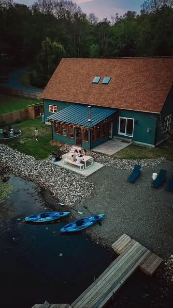 Waterlily Lakehouse - Modern+Waterfront+Retreat - Image 1