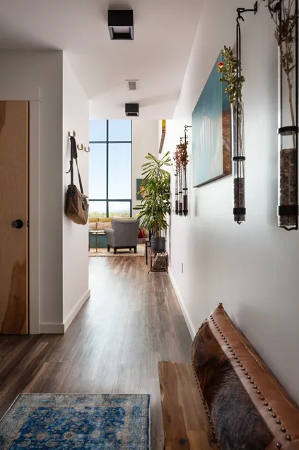 Gorgeous Midtown Condo - Image 1