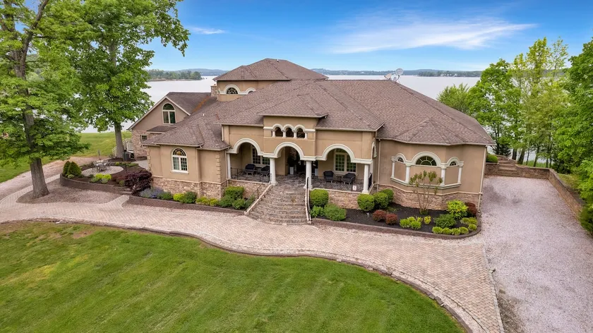 Stunning Waterfront Villa w/ indoor saltwater pool - Image 1