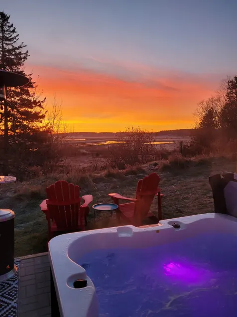 Moonbrook Manor Guest Suite With Outdoor Hot Tub - Image 1