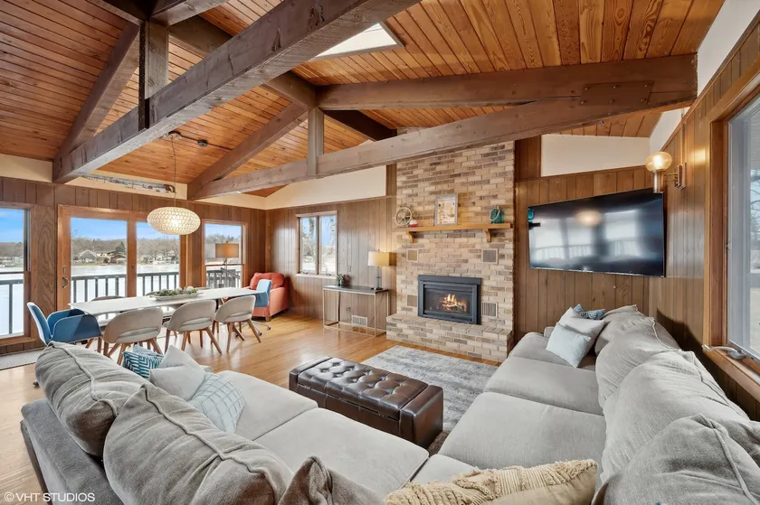 Cedar Lake getaway w/sauna, paddle boards & raft! - Image 1