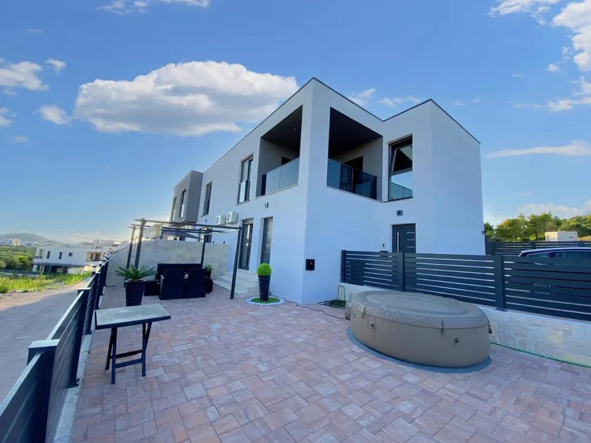 Alex Home Apartments - Image 1