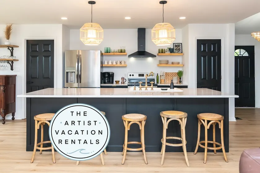 Hot tub, Pool, Shop & Dine, Sleeps 8 - Image 1