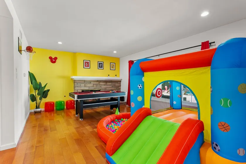 Pool House Near Disney | Pool/Ping Pong & Bouncer - Image 1