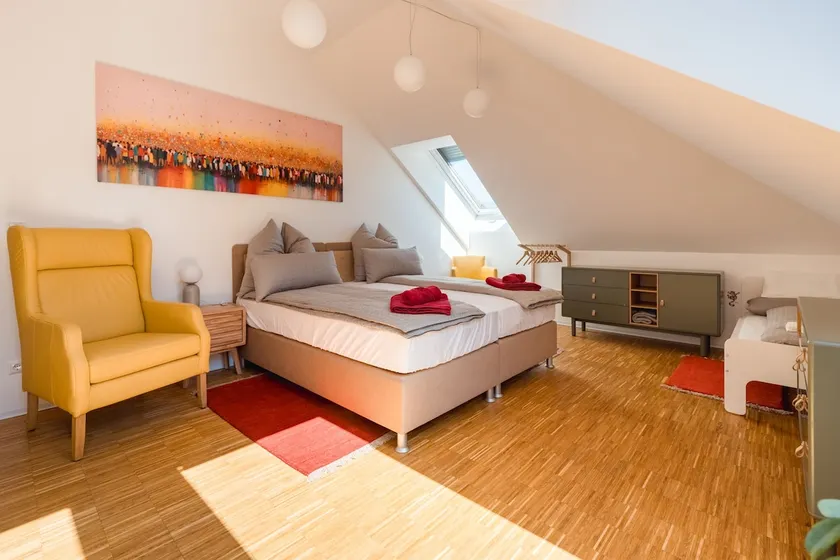 TAMLiving Graz Center 2 Schlafzimmer Comfort Air conditioning WIFI XBOX - Image 1