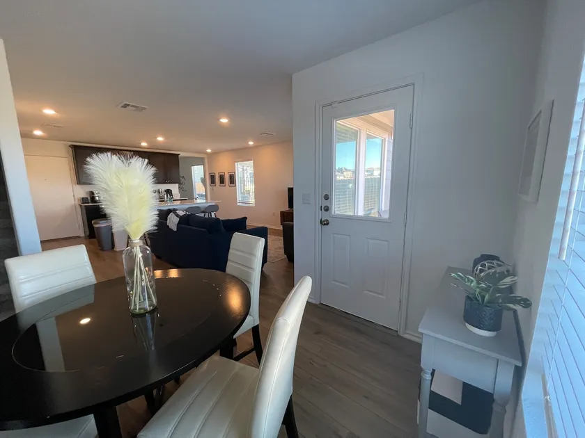 Spacious ModCozy 2Story Townhome|16mns2DT|Sleeps 8 - Image 1