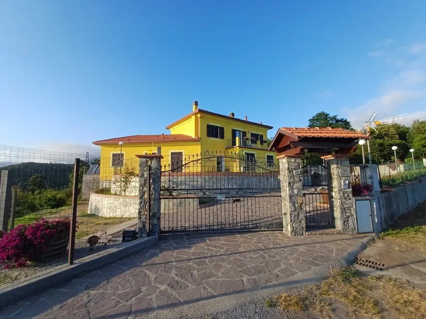 JOIVY Villa Guanna - Charming Flat with Garden - Image 1