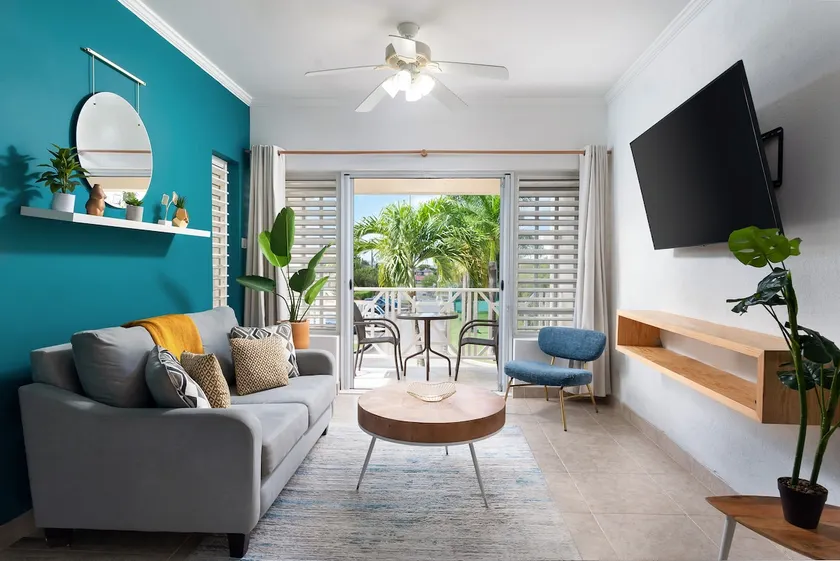 1 Bdrm Apt w. Wifi/AC/pool in gated Crystal Court - Image 1