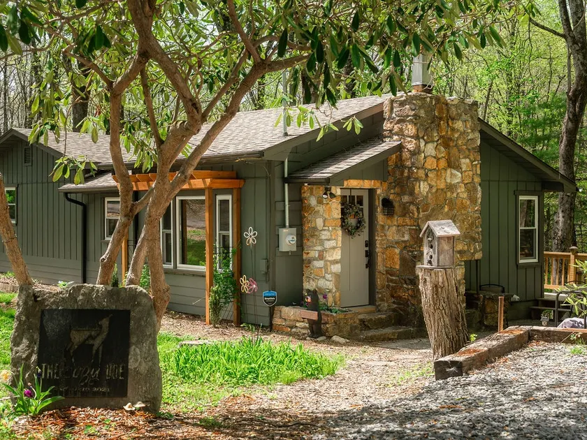 Snuggle Up @ ”The Cozy Doe” - Quiet & Relaxing - Image 1
