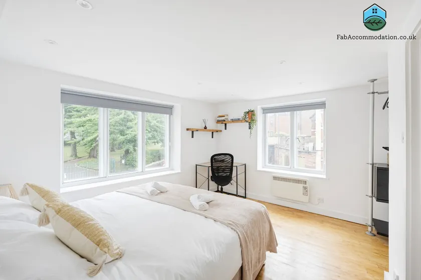 Central Apt-2Bed 2Bath-AC unit-By FabAccommodation - Image 1