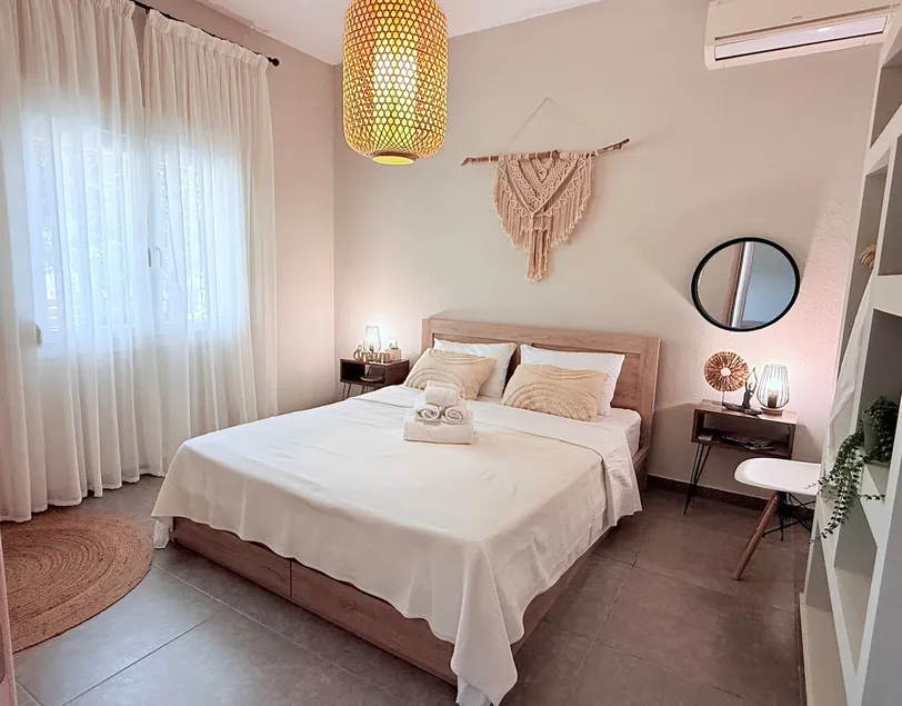 Sophia's Coastal Retreat - Image 1