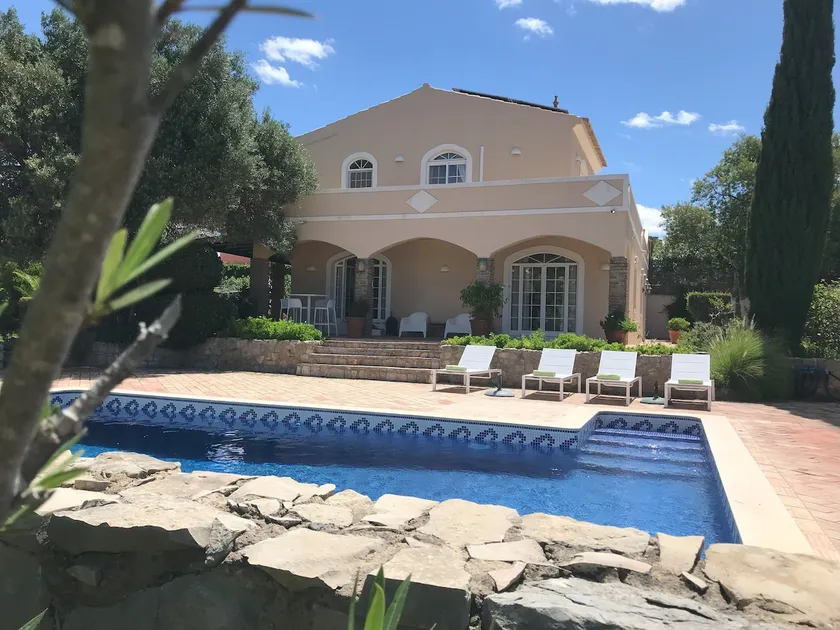 Spacious villa, warm pool, lovely garden, privacy - Image 1