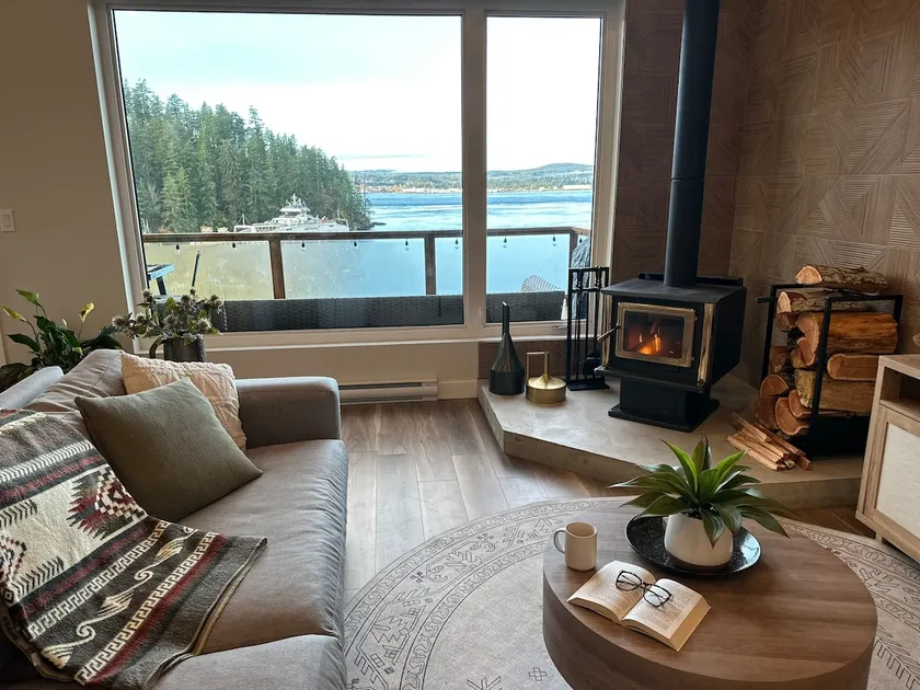 Oceanside Retreat - Expansive High Bank Views! - Image 1